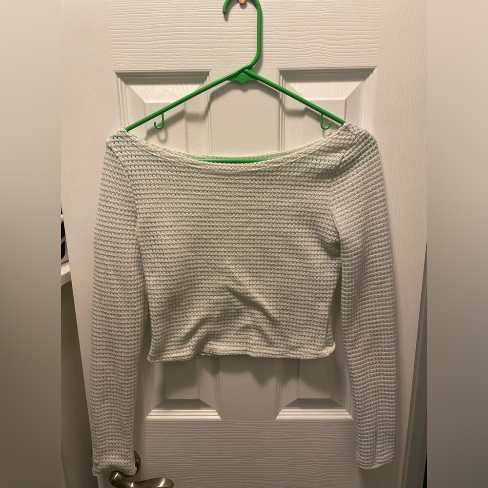 cute white crochet knit top
-cropped 
- fits small around size 3/4